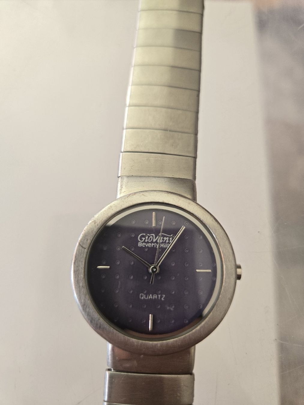 Uhren: Giovanni Beverly Hills Quarz-Armbanduhr – Gebraucht aus Bussigny von Kfdlt