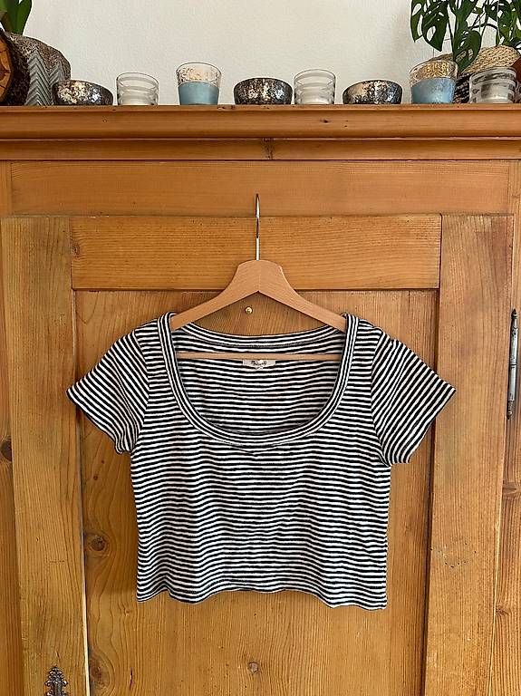 Top: Gestreiftes Crop Top – Nuovo (secondo la descrizione) da Fribourg venduto da live_life_light