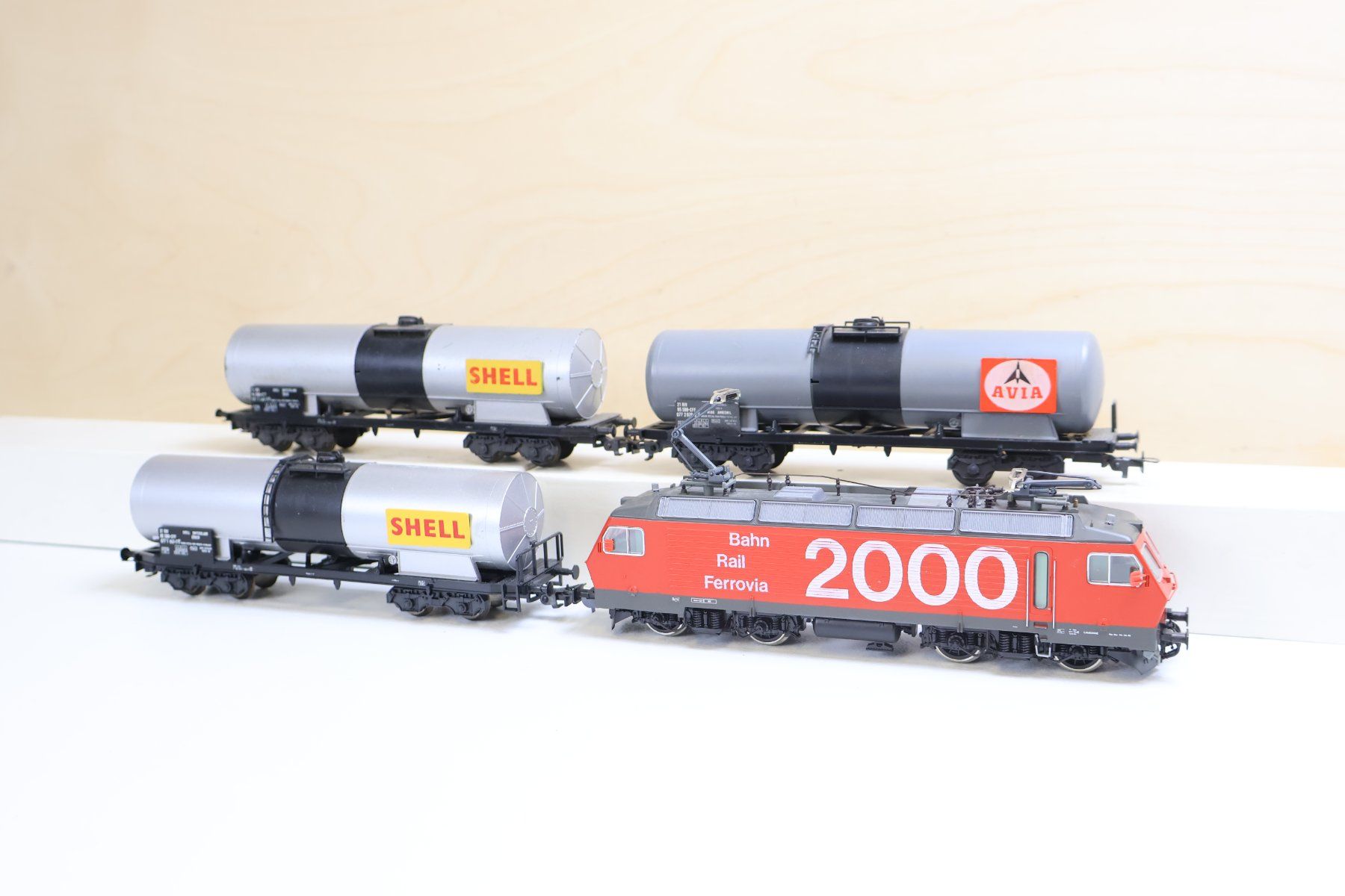 Roco Modellini di ferrovie: ROCO SBB Re 4/4 E-Lok 2000 + SBB Tankwagen Set H0 – Usato da Winterthur venduto da Monstera 3