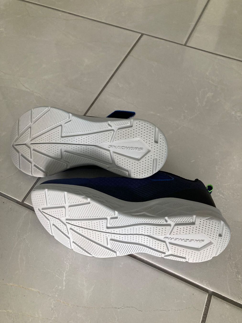 Skechers Chaussures hommes: Turnschuhe von Sketcher, Grösse 33 – D'occasion à Männedorf par yellowshark01 3
