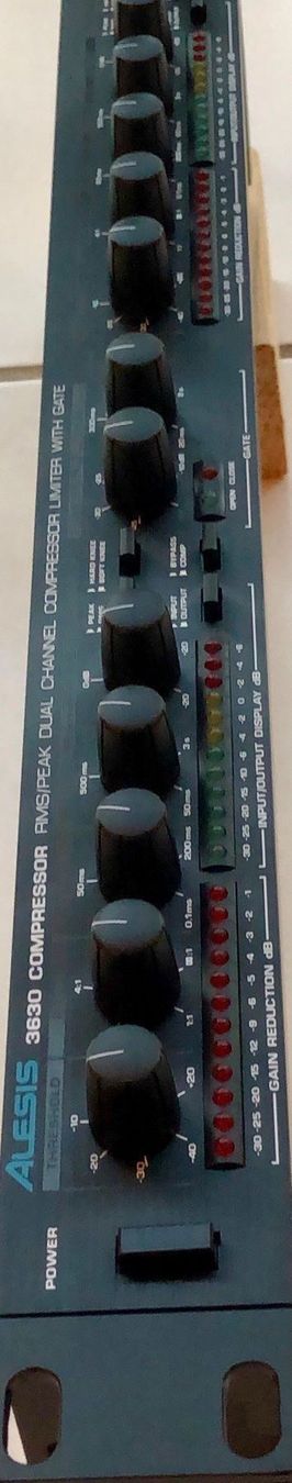 Alesis Strumenti musicali: Alesis 3630 Compressor Limiter Noisegate – Usato da Gunzwil venduto da Markus2371 1