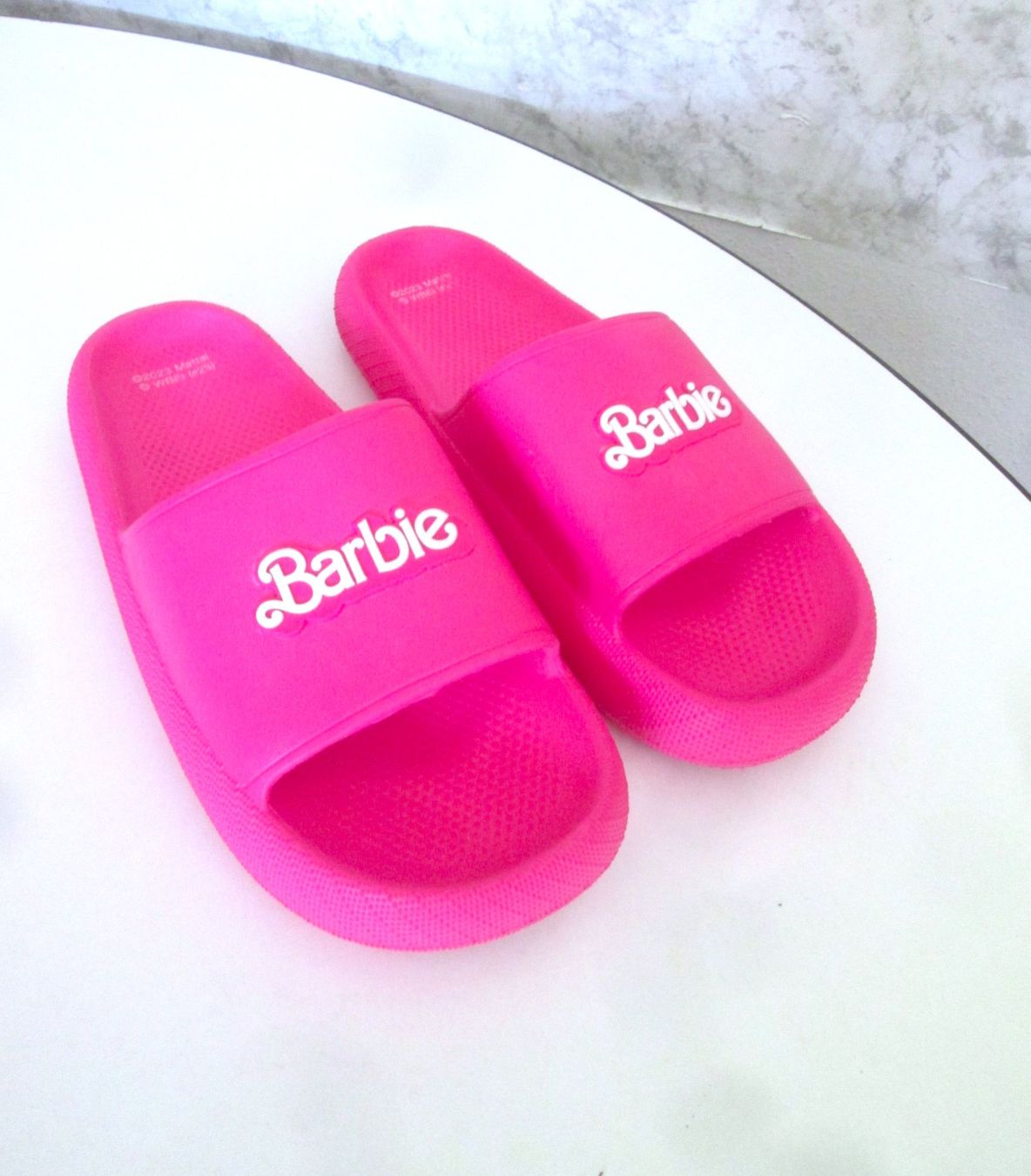 Scarpe da donna: Barbie-Hausschuhe, Größe 39, neuwertig – Usato da Sementina venduto da babucia
