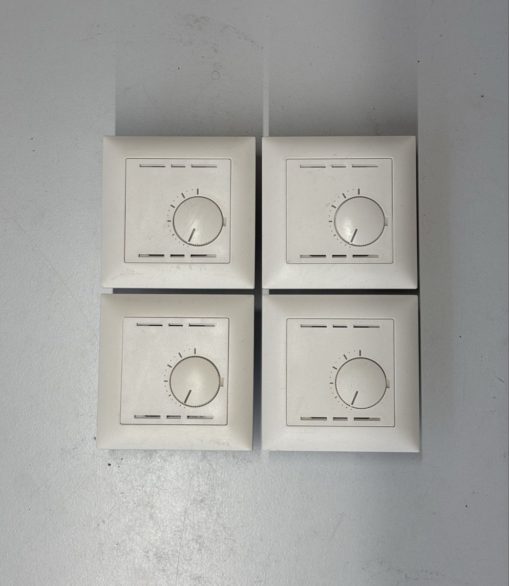 Interruttori: 4x UP Temperaturregler – Usato da Schübelbach venduto da pa2_p82q