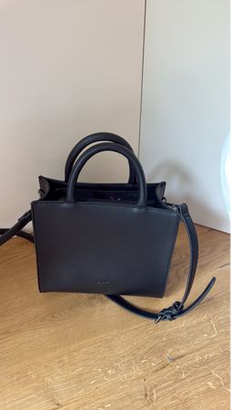 Schwarze Ledertasche von Buffalo, praktisch für den Alltag