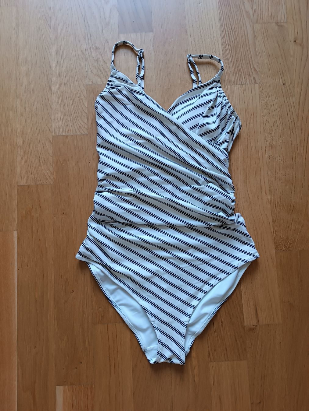 H&M Maillots de bain & Bikinis: Badeanzug gestreift, Grösse XS – D'occasion à Luzern par sim_lqq2