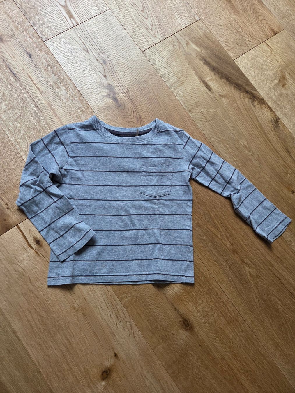 Hemden, T-Shirts & Polos: Langarmshirt Gr. 104 – Gebraucht aus Bremgarten AG von sabrownie