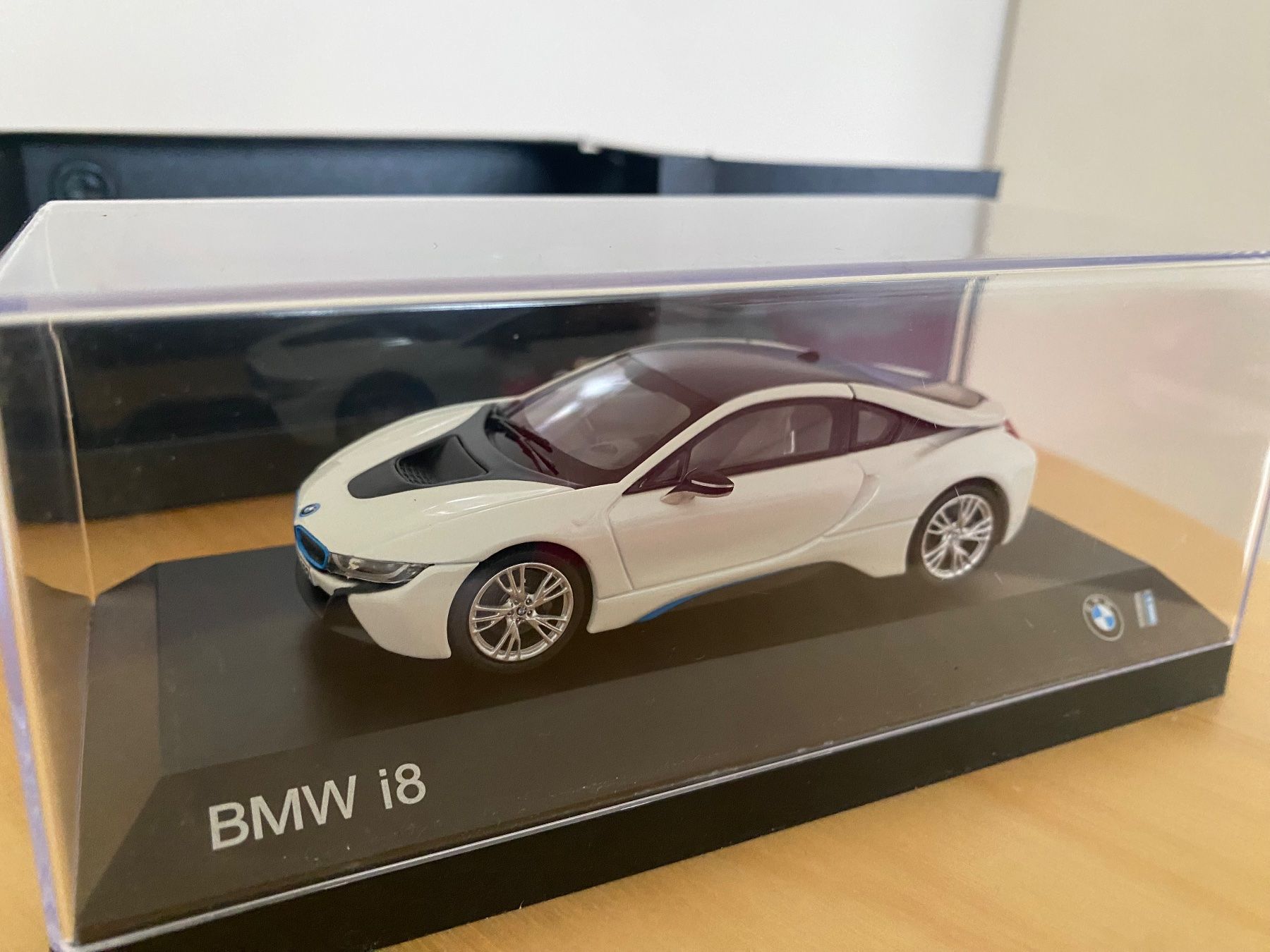 BMW Modellini d'auto: BMW i8 Modellauto 1:43 (Neu!) – Nuovo e nell'imballaggio originale da Unterseen venduto da ice_wc8z 4