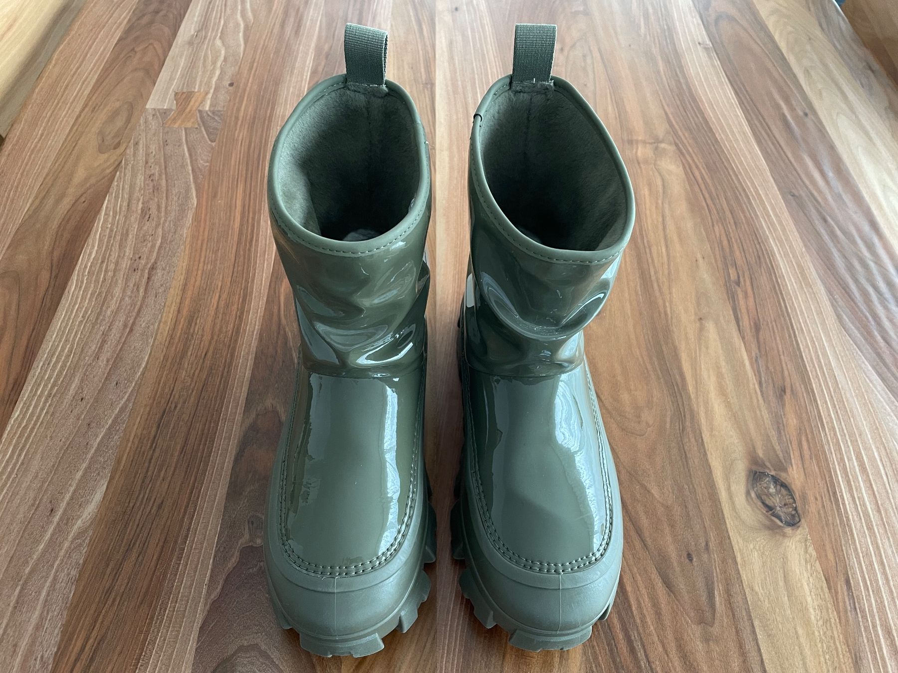 Ugg Scarpe da donna: UGG W Classic Brellah Mini Boot olive Gr. 39 - NP CHF 139.00 – Usato da Chur venduto da Hortensia03 2
