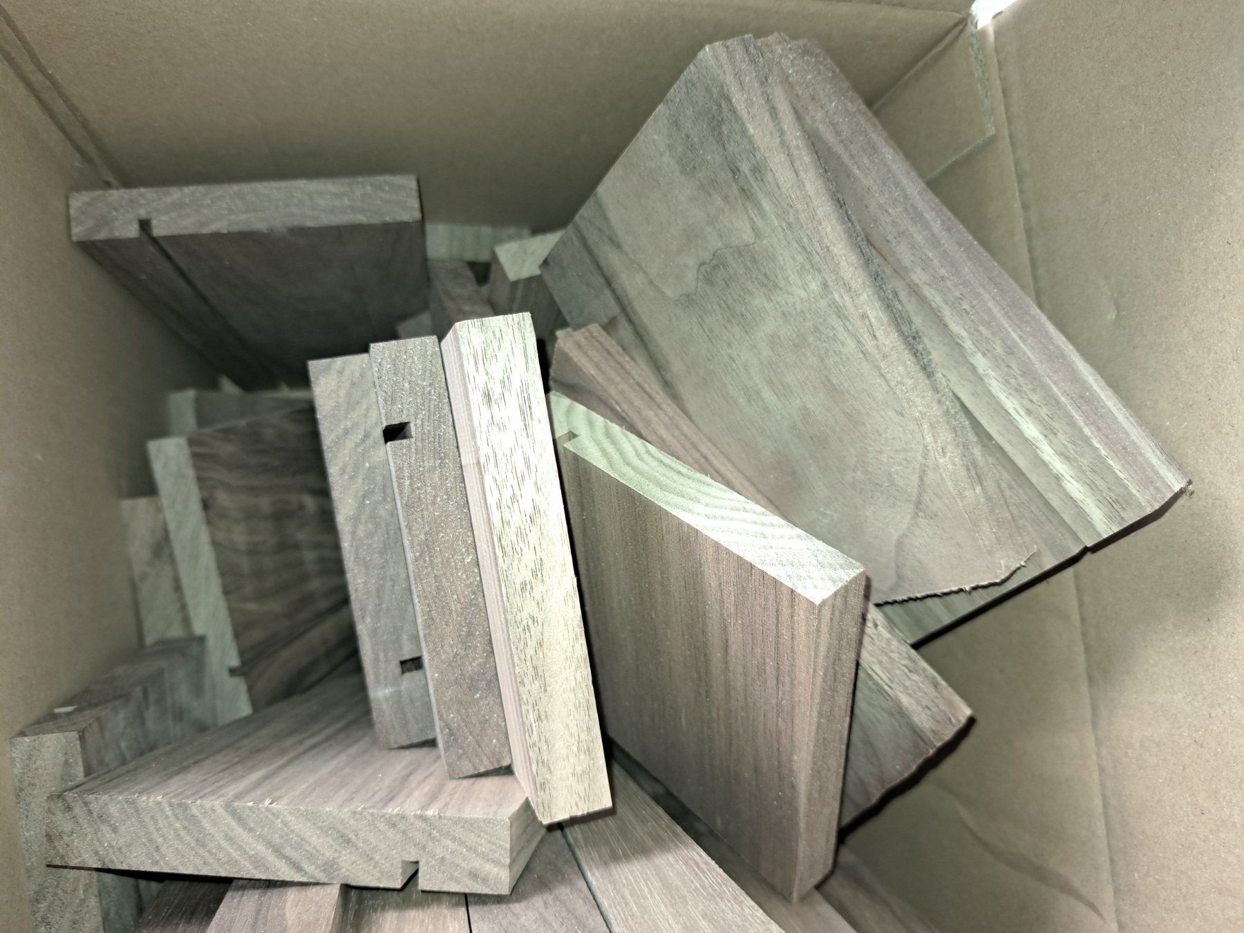Articoli in legno: Drechseln/Nussbaumholz/Holzabschnitte – Nuovo e nell'imballaggio originale da Wetzikon ZH venduto da regler 1