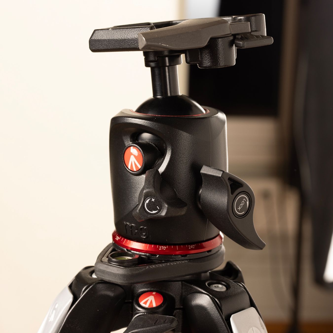 Stative & Stativköpfe: Manfrotto 190 ALU 4 SEC KIT Kugelkopf – Gebraucht aus Zeiningen von Spatzenbei 5