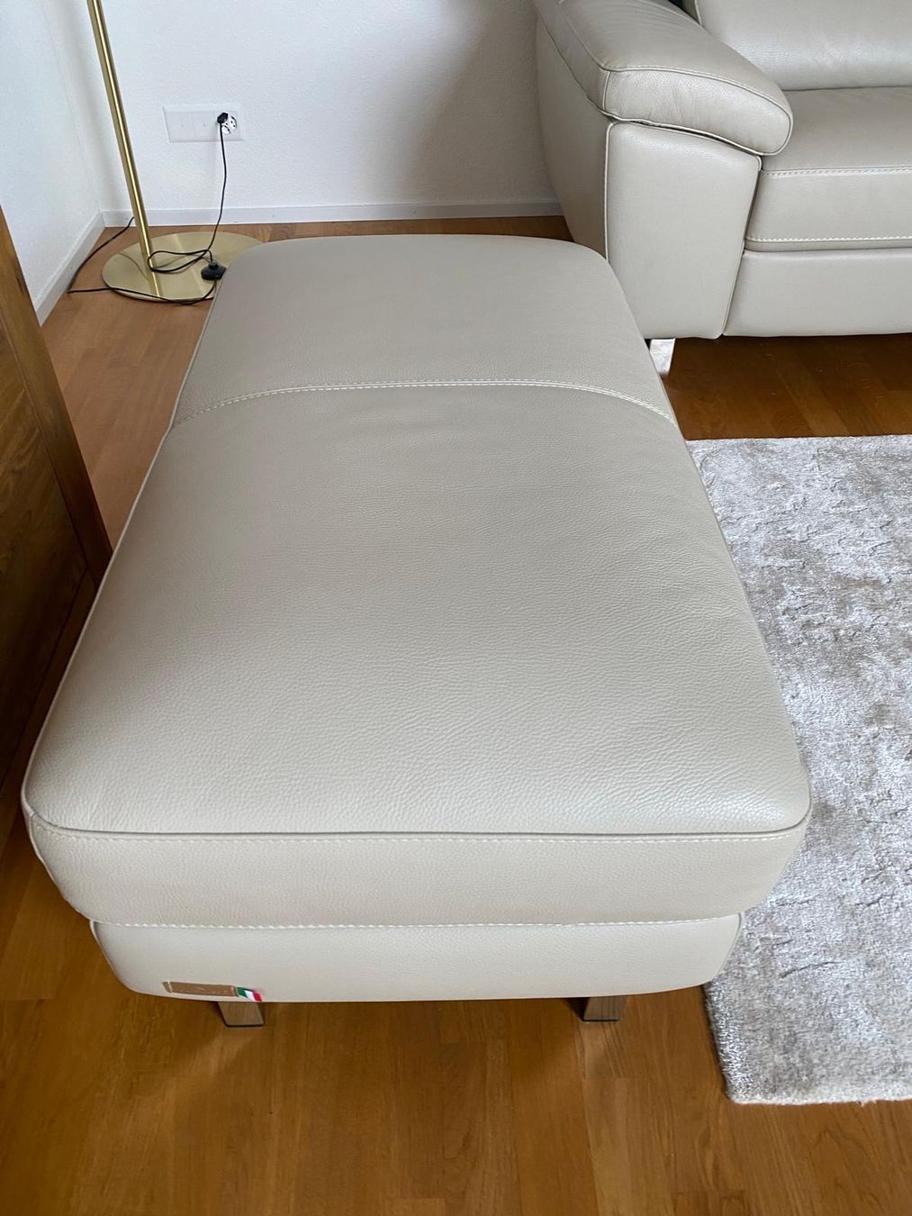 Divani: Ledersofa mit Hocker (Echtleder) – Nuovo (secondo la descrizione) da Wangen an der Aare venduto da Wigger-Zone 4