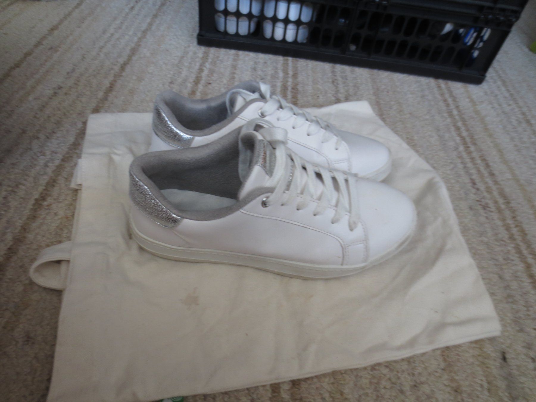 C&A Scarpe da donna: Freizeitschuh weiss Grösse 38 – Usato da Männedorf venduto da Livingston