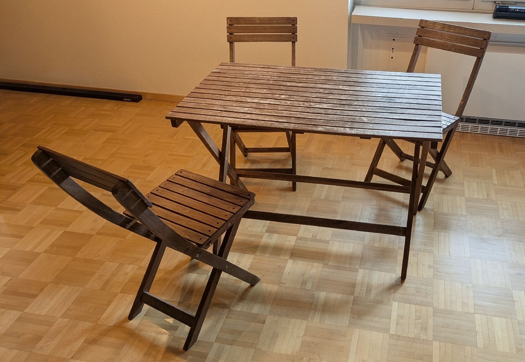 Tavoli: Balkon- & Gartentisch + 2 Stühle – Usato da Aarau venduto da Nosewalker