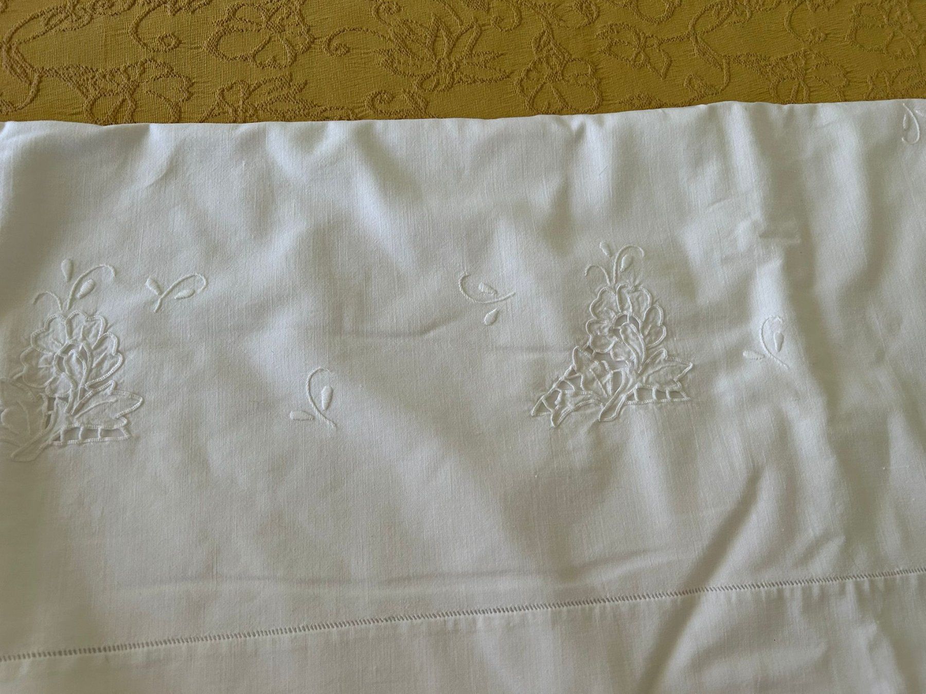 Biancheria da letto: Lenzuolo con ricamo 216x280 cm – Usato da Melano venduto da H-Sara 1