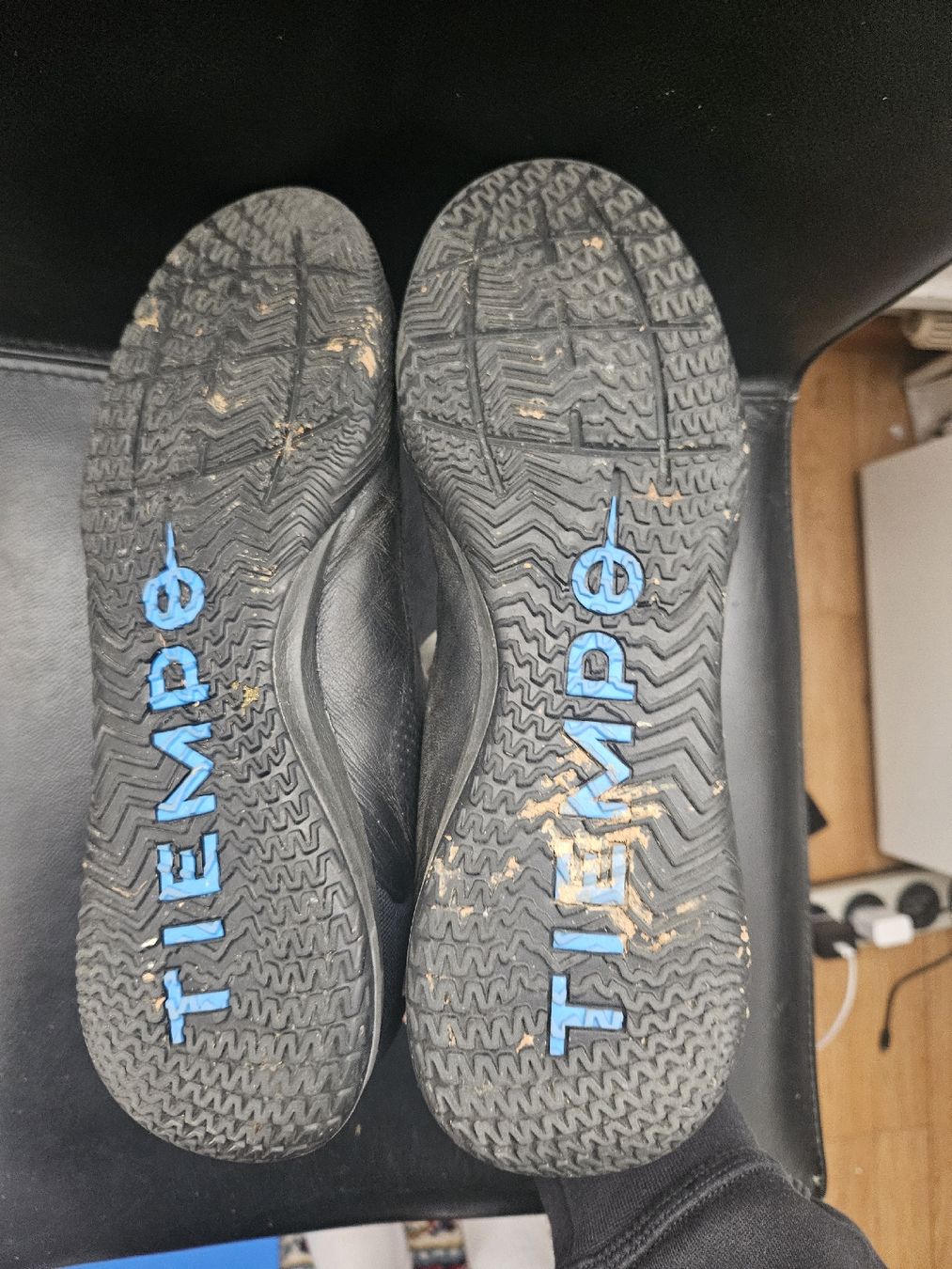 Nike Herrenschuhe: Nike Tiempo Hallenschuhe Gr 42.5 – Gebraucht aus Emmenbrücke von TopGato 1