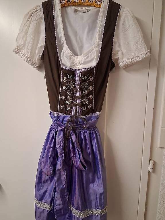 Kleider: Dirndl – Neu und originalverpackt aus Horgen von cla_bv5q 1