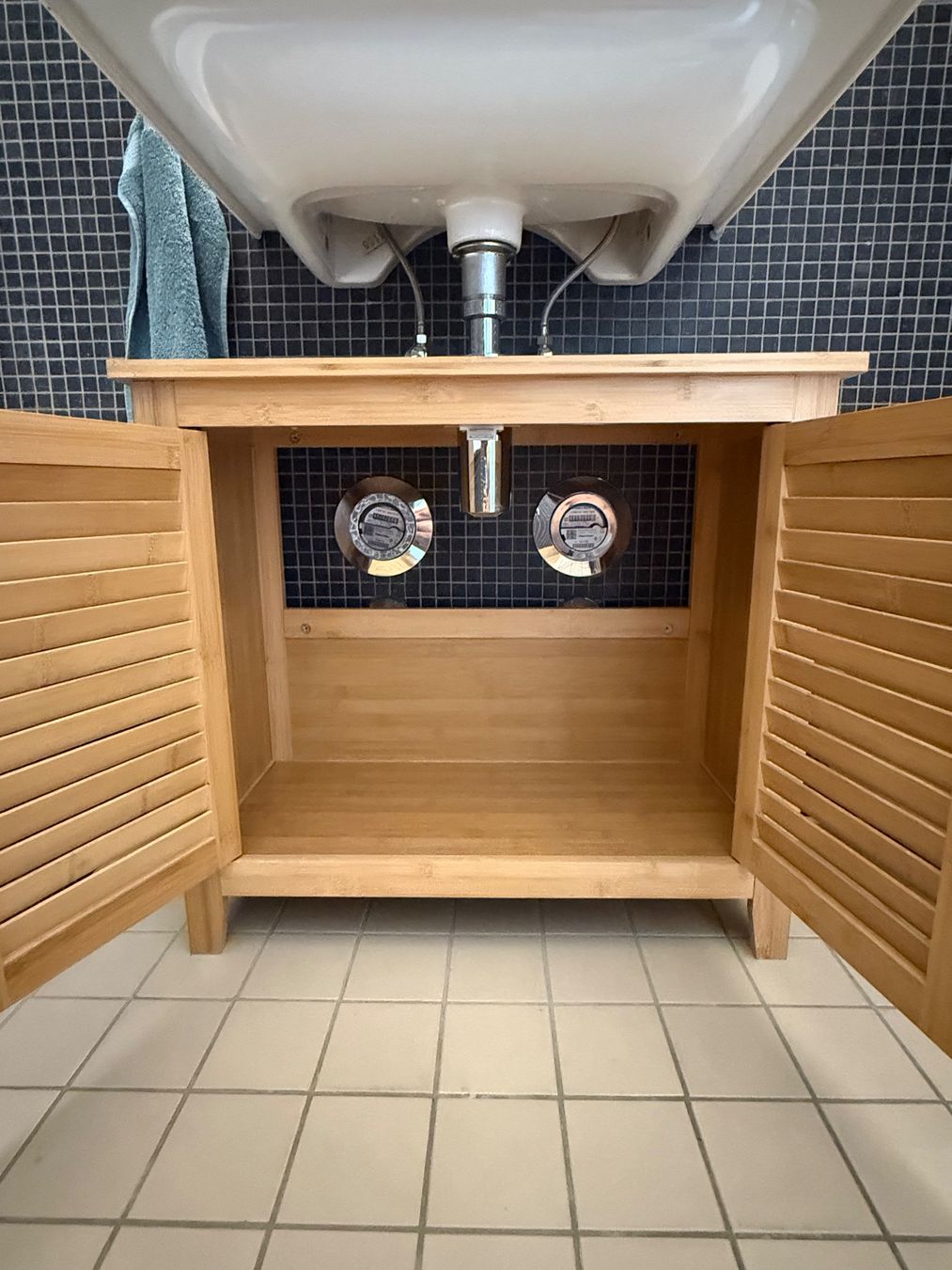 Mobili per bagno: Waschtischunterschrank aus Holz – Usato da Zürich venduto da fab_k6zw 1