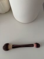 Double Hourglass make up brush 