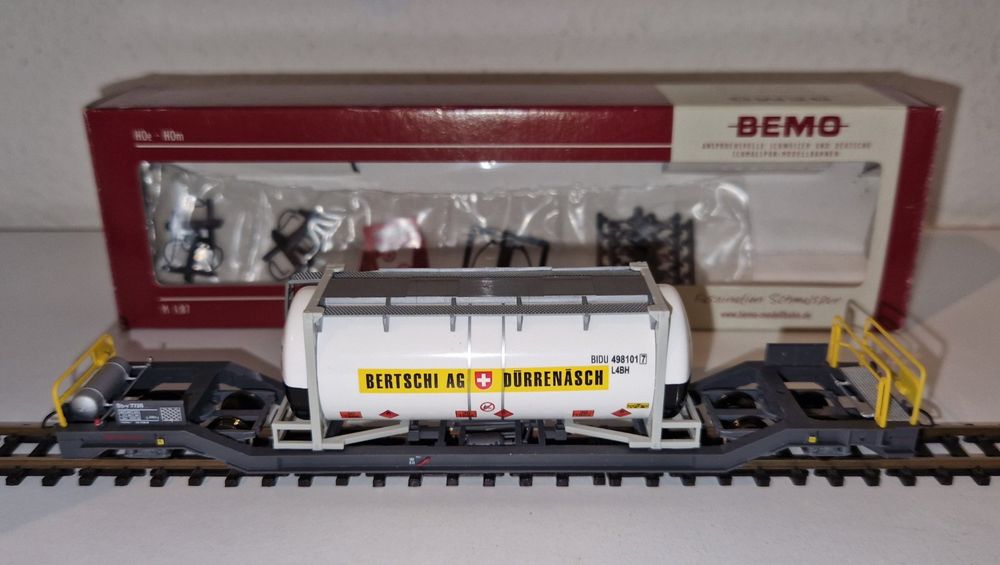 RhB Tragwagen Sb-v 7726 mit Bertschi Tankpritsche, Bemo HOm 4