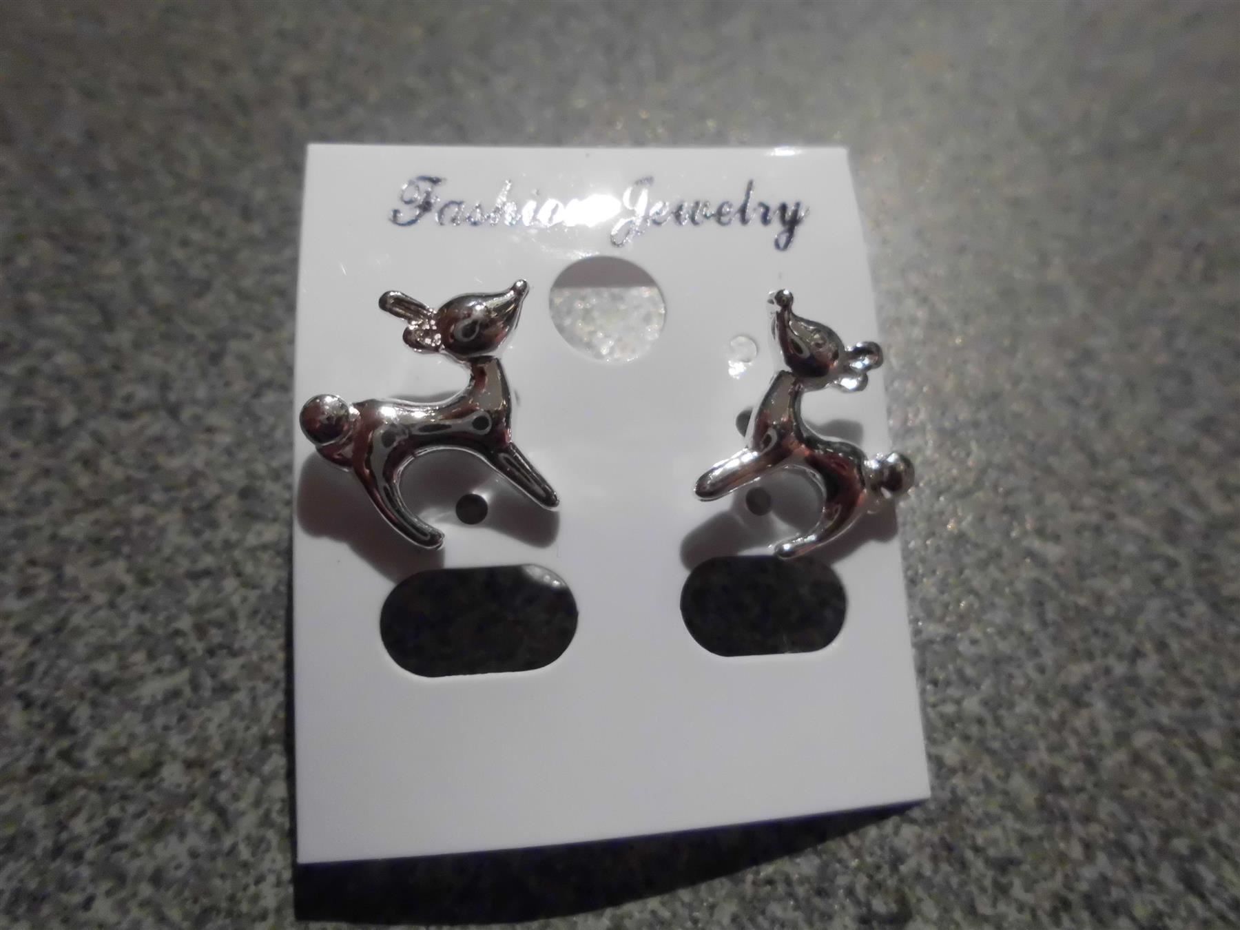 Boucles d'oreille: Ohrstecker Rehkitz, silberfarbig – Neuf avec emballage d'origine à Zürich par abraxas1291