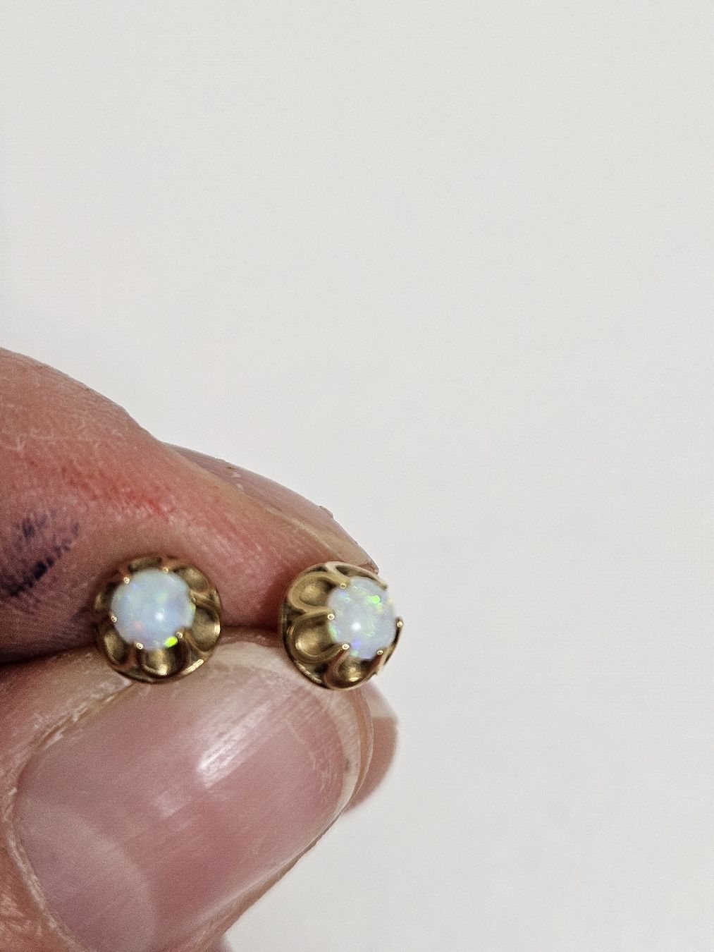 Orecchini pendenti & Orecchini a lobo: Ohrstecker Gold mit Opalen rundes Design  – Usato da Schlieren venduto da Bestleo 1