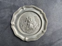 Zinn-Teller mit Jagdmotiv, Wandteller, Durchmesser 17 cm