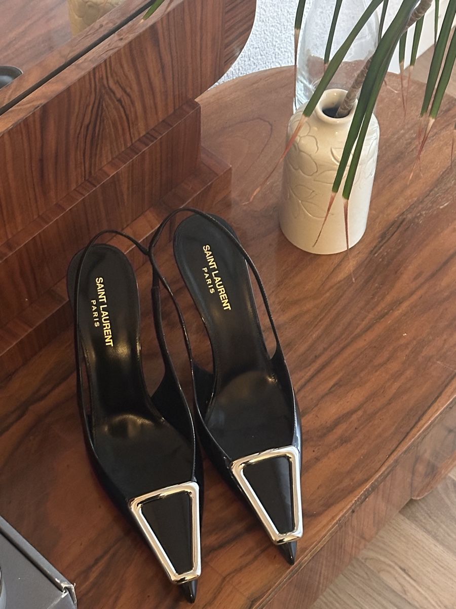 Saint Laurent Scarpe da donna: Saint Laurent Pumps 40 Buckle – Usato da Triengen venduto da Meetmeatthebodega 1