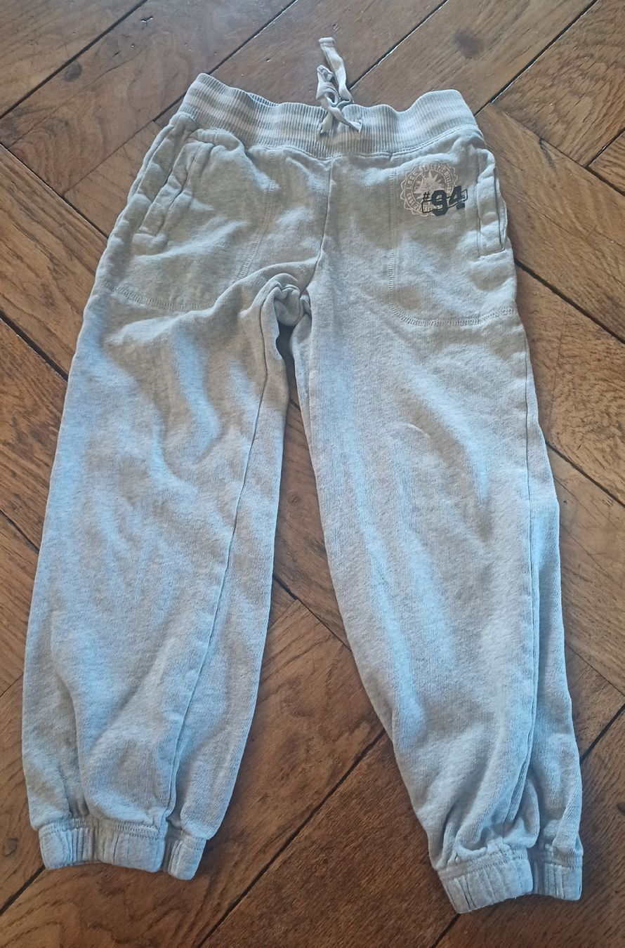 H&M Pantaloni: Trainerhose Grösse 116 – Usato da Schönenwerd venduto da pomodor