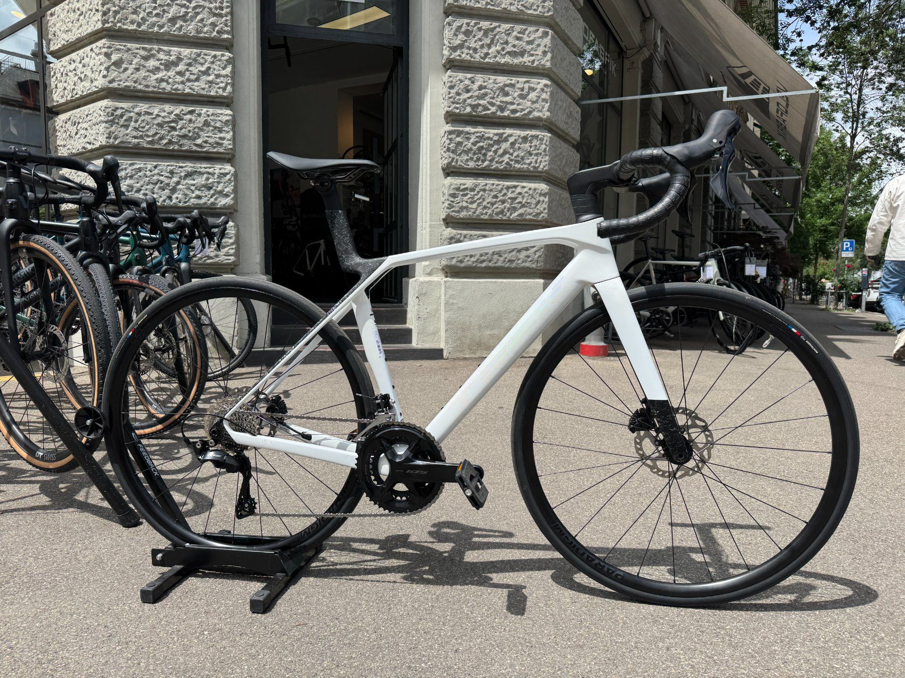 Trek Biciclette: Trek Madone SL 5 Gen 8, Grösse Medium – Nuovo e nell'imballaggio originale da Zürich venduto da Velofabrik01