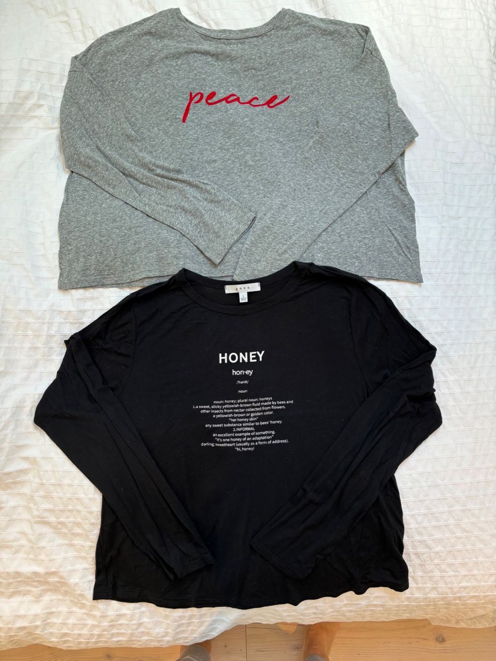 T-shirt: Zwei neue T-shirts – Usato da Triesen venduto da boston7