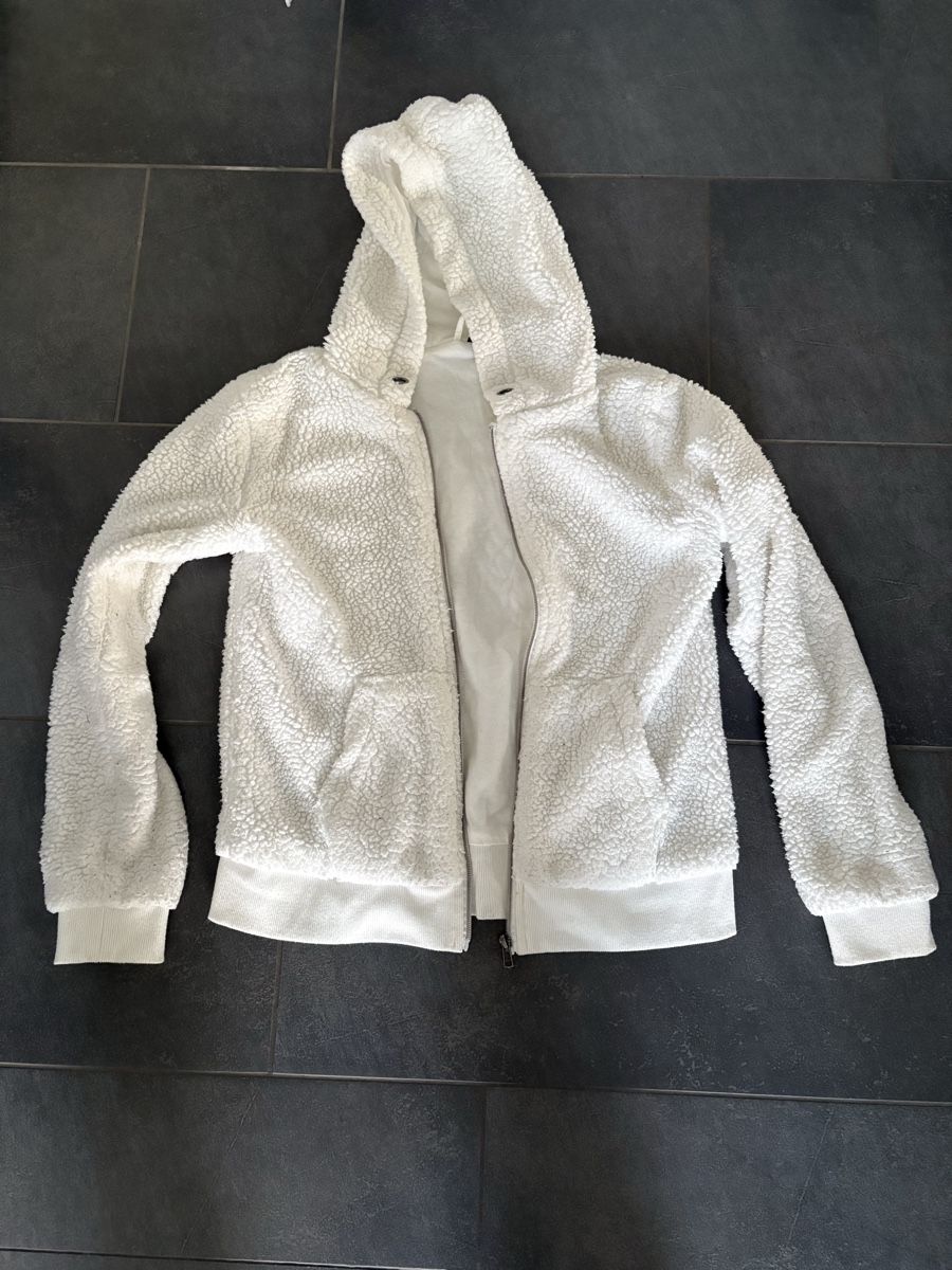 Lotti & Set di vestiti: 2 Teddy jacken, Grösse S – Usato da Schwarzenbach SG venduto da Manmar