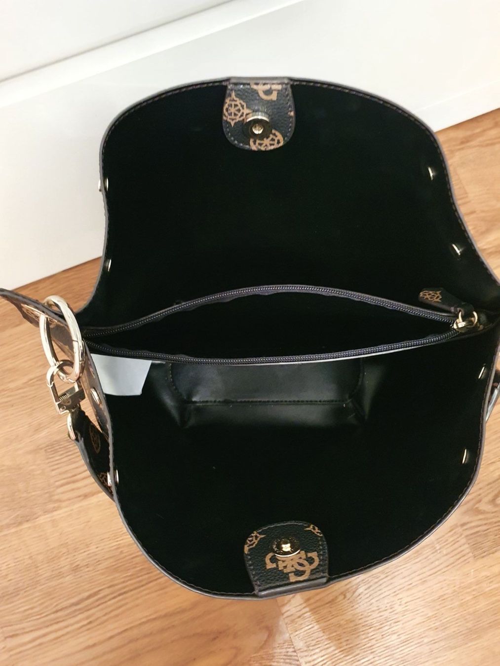 Guess Borse da donna: Guess Handtasche – Nuovo (secondo la descrizione) da Willisau venduto da dah_z8tf 1