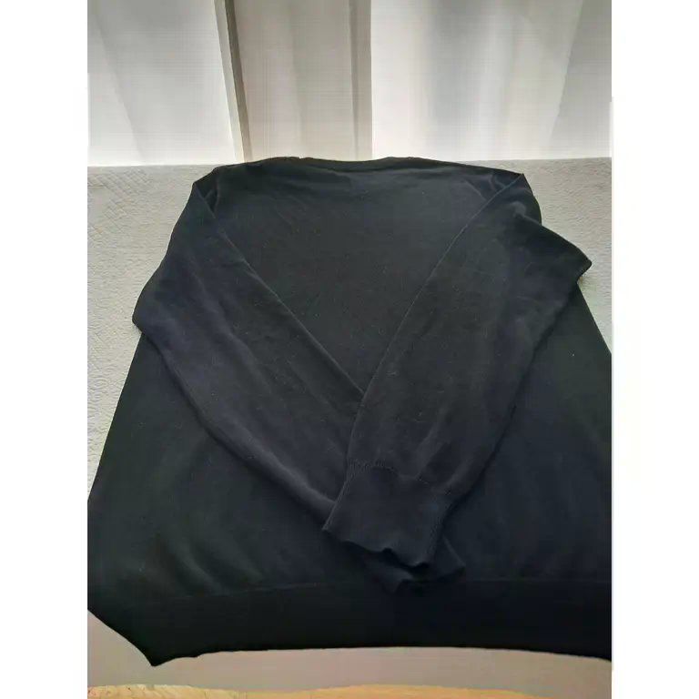 Givenchy Pulls & Sweat-shirts: Givenchy Pullover Schwarz Goldknöpfe Herren L – D'occasion à Hünenberg See par nik_g2y2 5