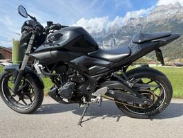 Schwarze Yamaha MT-03