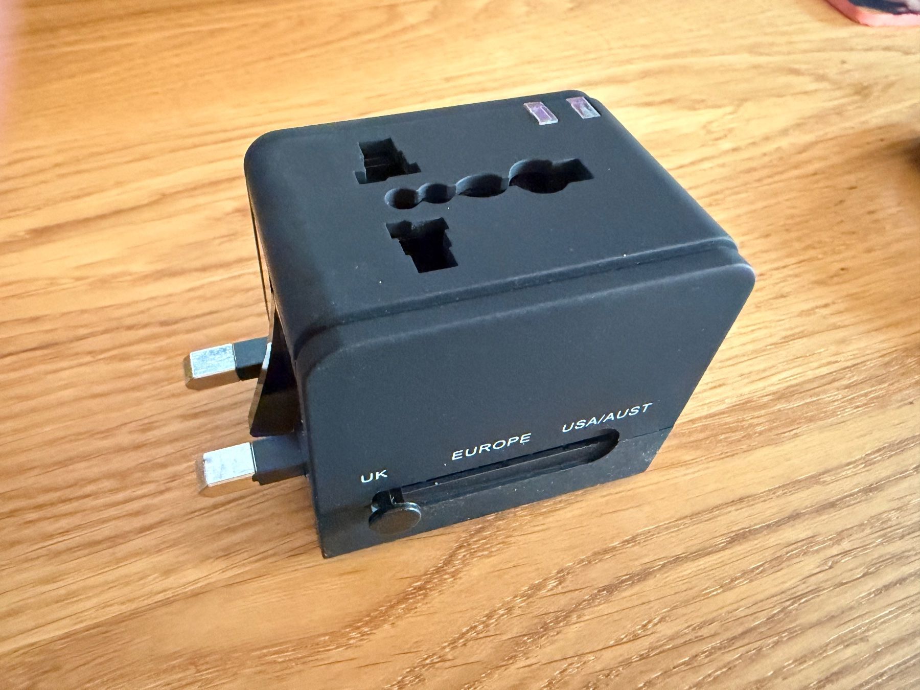 Unità & Adattatore: Reiseadapter Universalstecker AC 250V USB Ladefunktion neu – Usato da Mörschwil venduto da matt67 3