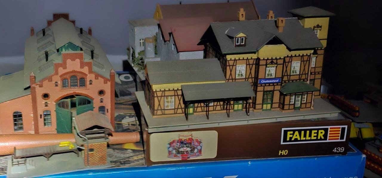Modellini di ferrovie: Bahnhof Chateuneuf – Usato da Siblingen venduto da Alpina8