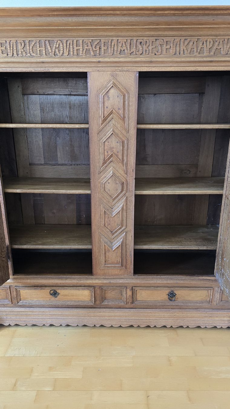 Armadi: Massiver alter  Holz Schrank  – Usato da wallisellen venduto da funkelsternchen5 4