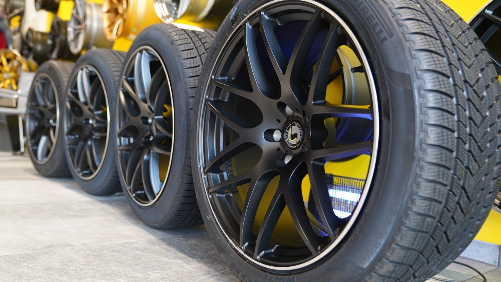 Lamborghini Felgen: Alufelgen LAMBORGHINI Urus 22 Zoll – Neu und originalverpackt aus Pfäffikon ZH von alufelgenprofis 1