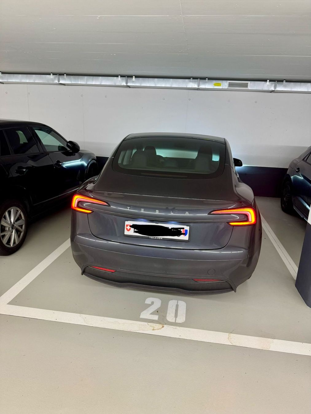 Tesla Automobili: Tesla 2025 Model 3 RWD grey stealth – Usato da Sorengo venduto da tia_jersey 4