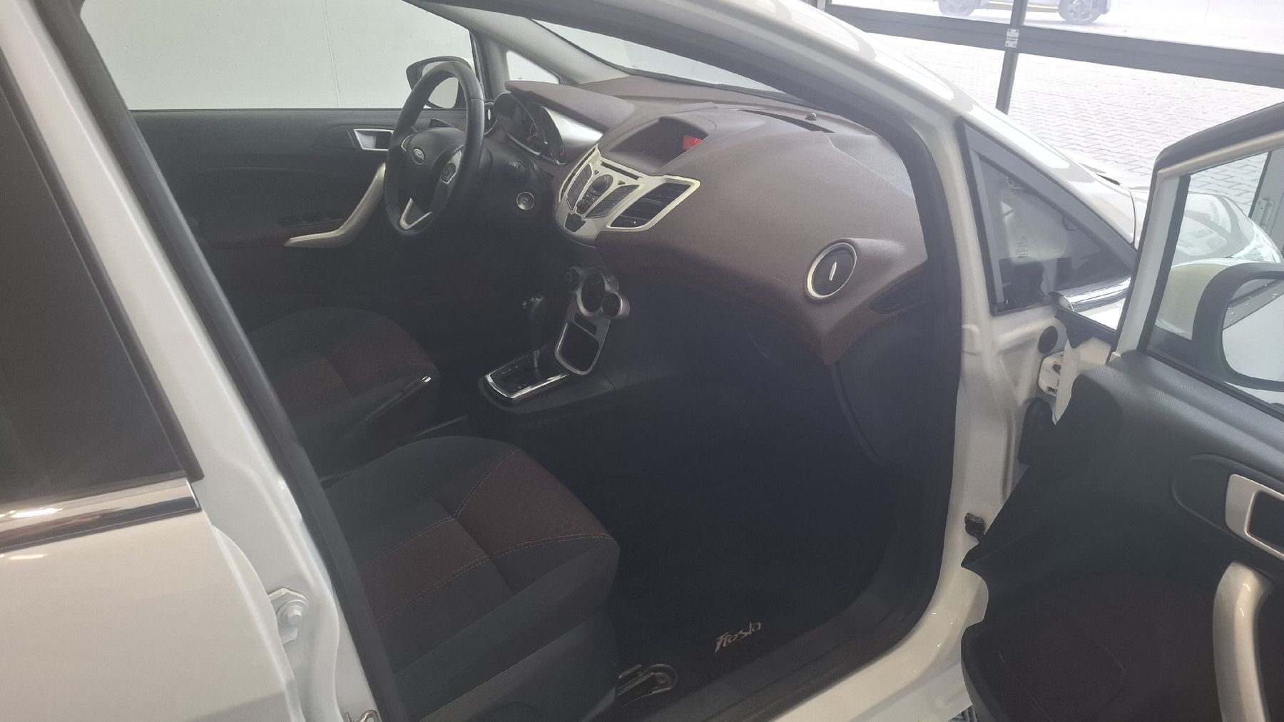 Ford Automobili: Ford Fiesta 1.4  – Usato da Döttingen venduto da GCSCupertino 4