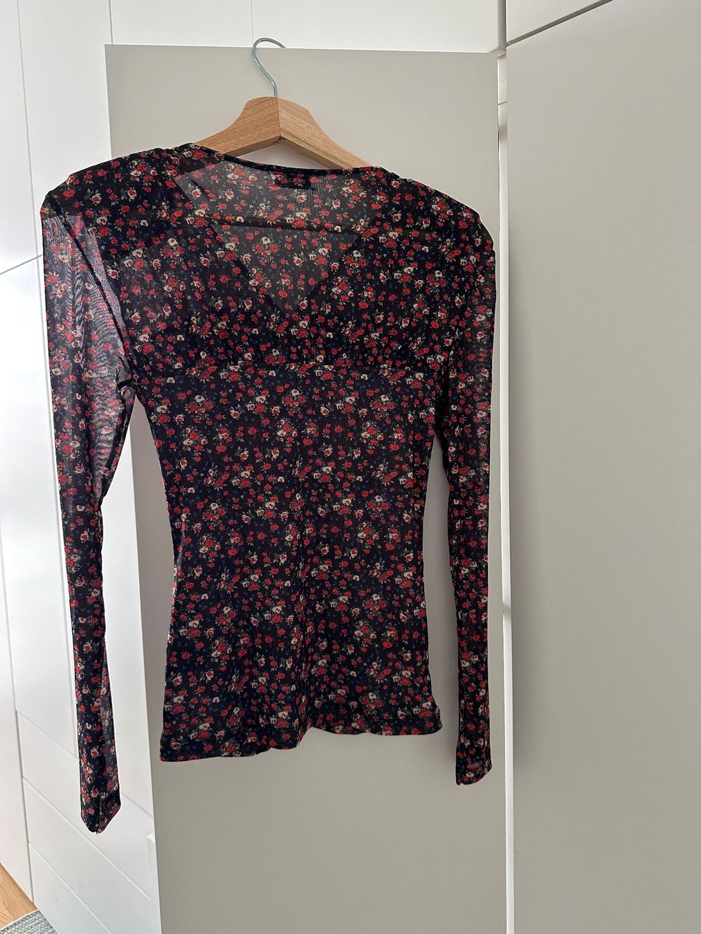 Sandro T-shirt: Langarmshirt Sandro – Nuovo (secondo la descrizione) da Zollikofen venduto da cherry.p 1