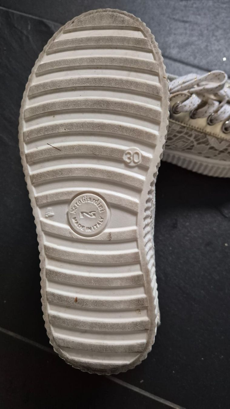 Scarpe per ragazze: NeroGiardini Mädchen-Sneakers, Leder, Grösse 30 – Usato da Dornach venduto da kolibri313 6