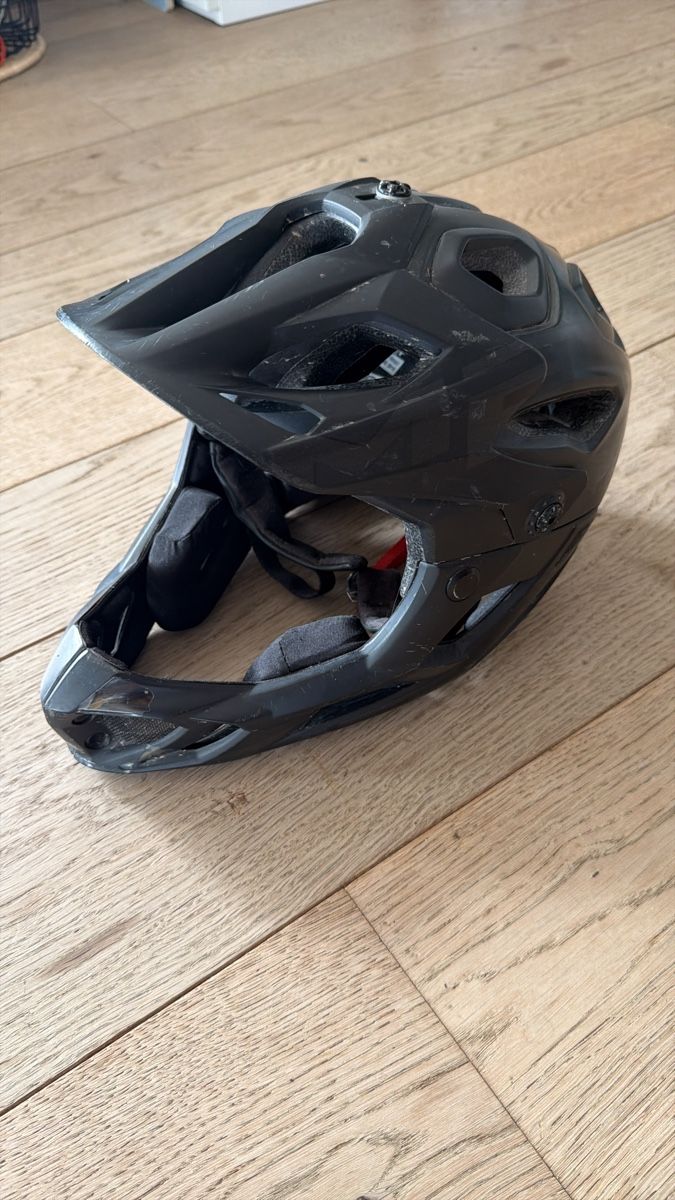 Helme: Downhill Helm Kinder – Gebraucht aus Goldiwil (Thun) von Chicita_fank
