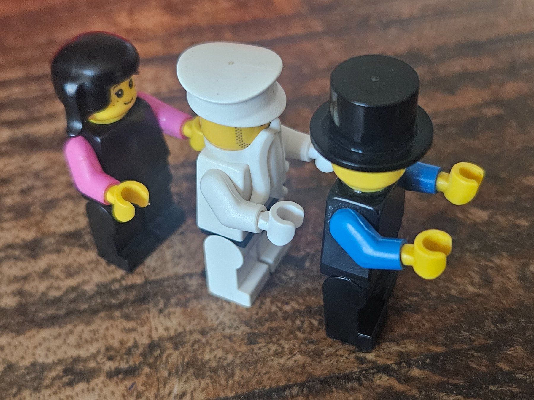 Lego Kit di costruzioni: lego lot de 3 figurines – Usato da Confignon venduto da Ecrofigs 3