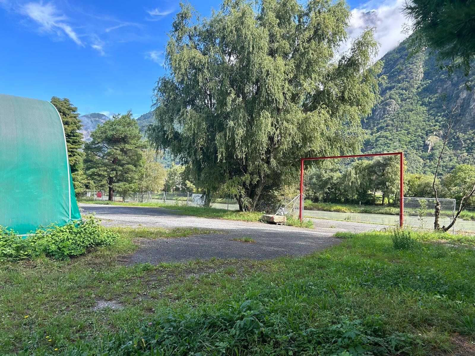 Tentes & Pavillons: Evionnaz - Couvert artisanal à louer – D'occasion à Evionnaz par Airnace 1