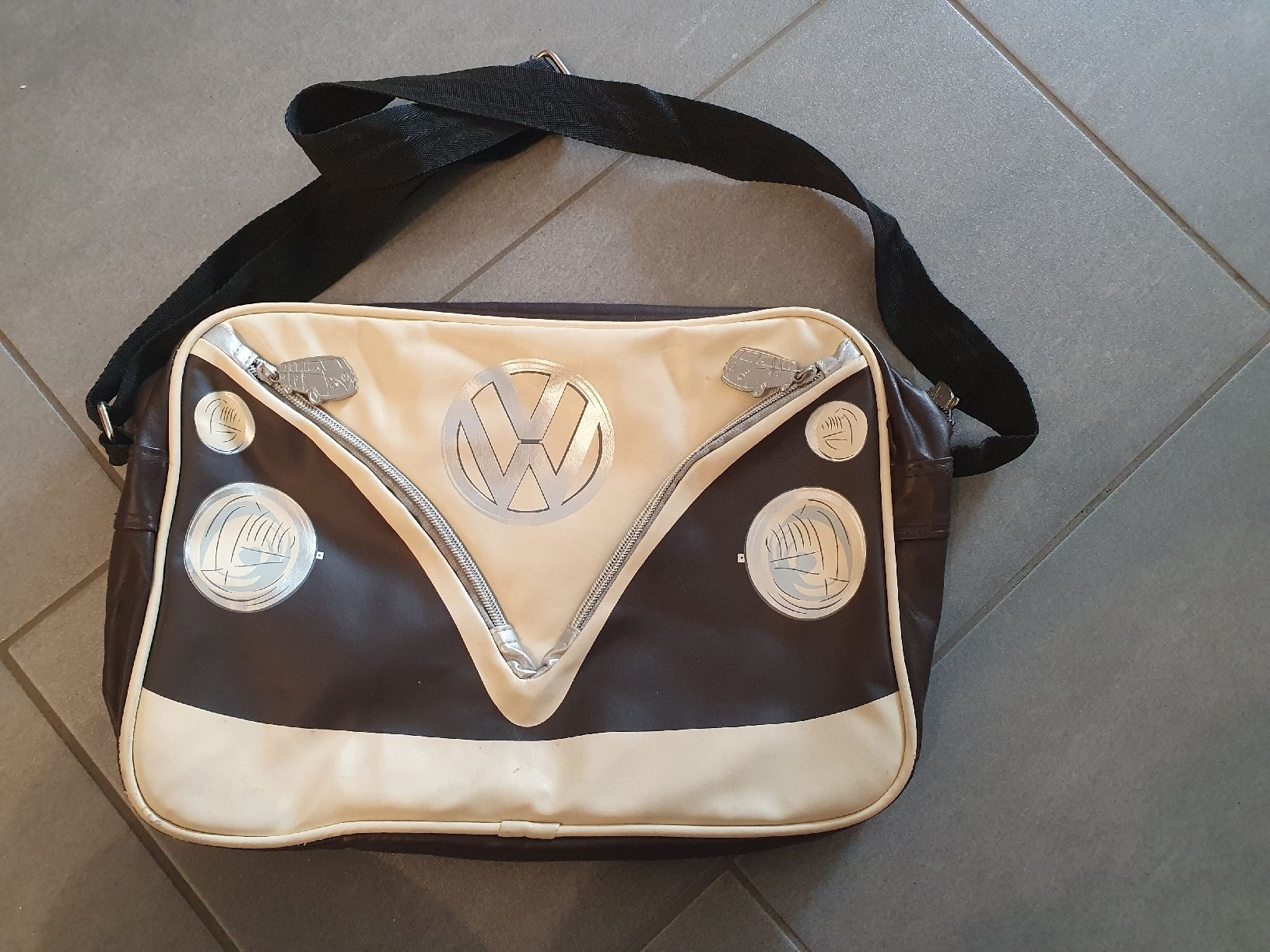 Borse: VW Bulli Tasche – Usato da Gipf-Oberfrick venduto da Baergchind90