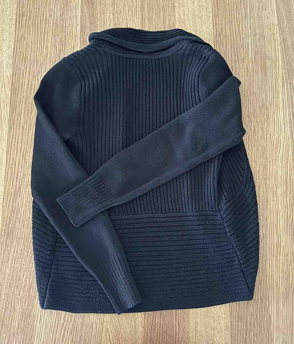 H&M Jacken: H&M Strickjacke Grösse XS Schwarz – Gebraucht aus Schwarzenbach SG von bienchen22 2