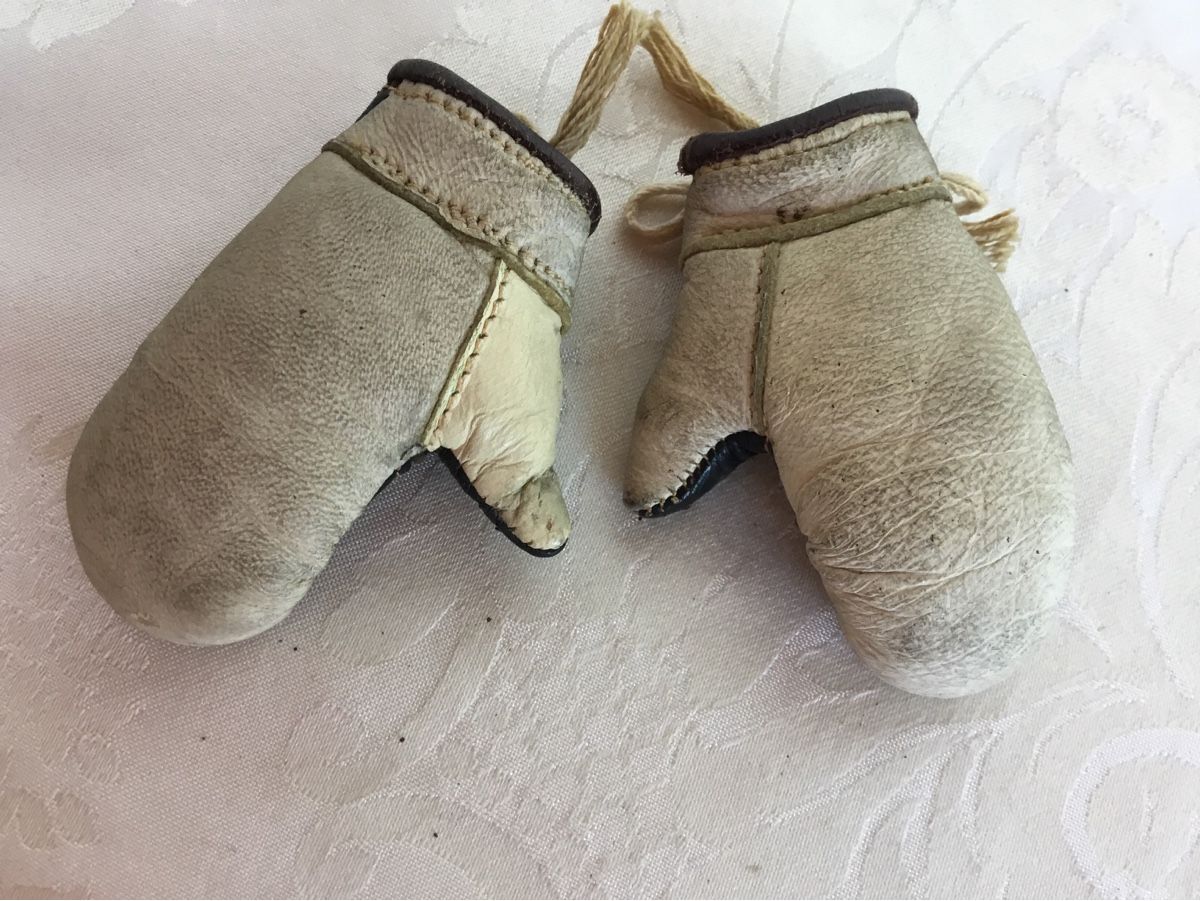 Jouets: Leder Boxhandschuhe Puppengrösse – D'occasion à St. Gallen par chamilla 2