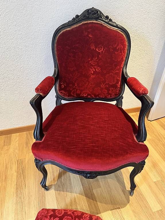 Sedie: 2 Stühle mit hocker – Usato da Balsthal venduto da Kalii1 1