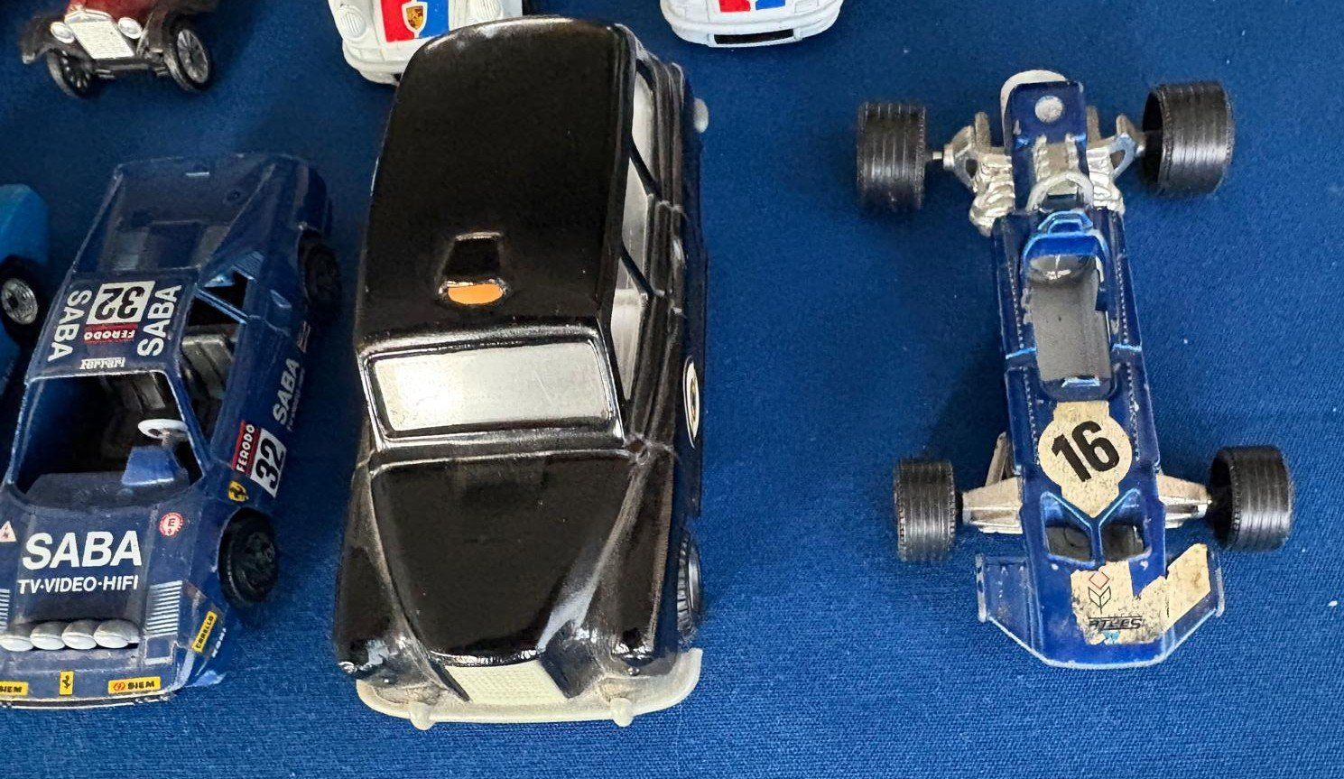 Voitures modèles: KONVOLUT MODELLAUTOS – Défectueux à Ostermundigen par Heavenmaus75 2